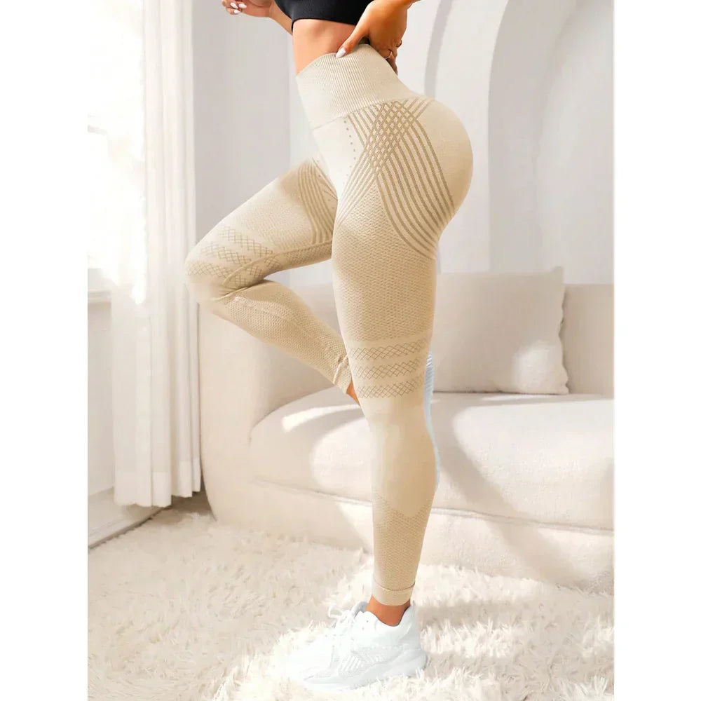 Comfortable women's seamless leggings, ideal for yoga, gym workouts, and activewear. High-waisted & lifting.