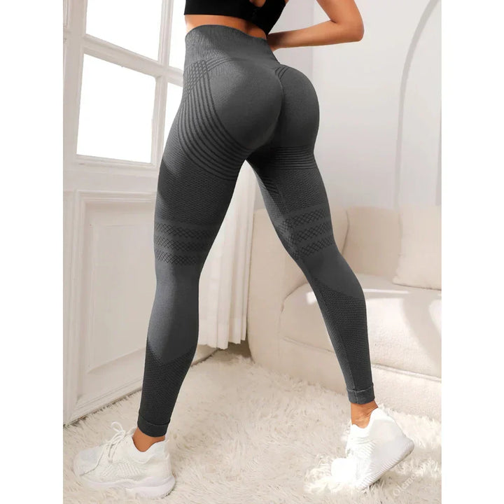 Performance women's seamless activewear leggings. High-waisted, booty-lifting fit for optimal workout support.