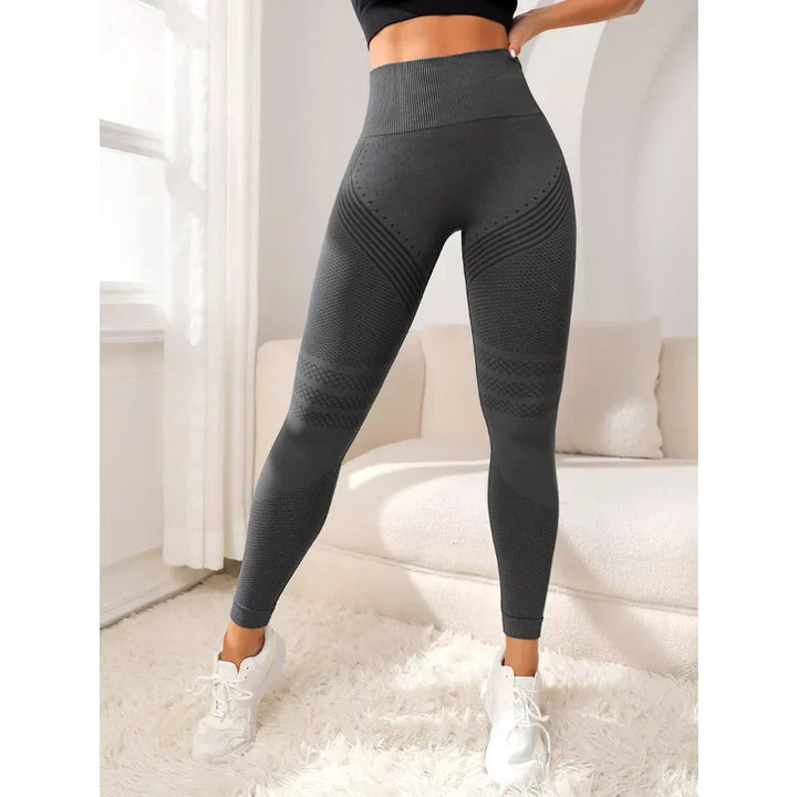 Soft seamless women's leggings, perfect for yoga, gym, and active lifestyles. Booty-lifting & high-waisted.