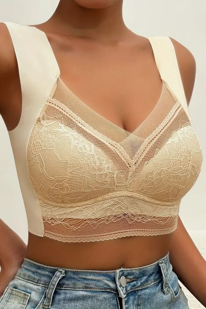 Plus size women's seamless comfort bra for smooth, wire-free support and gentle shaping.