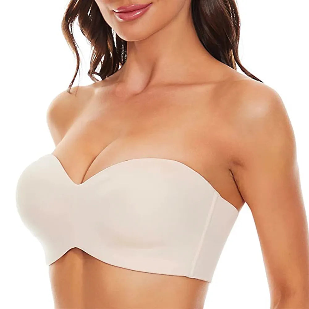 Invisible plus-size bra: a women's seamless design ensuring smooth lines and ultimate comfort all day long.