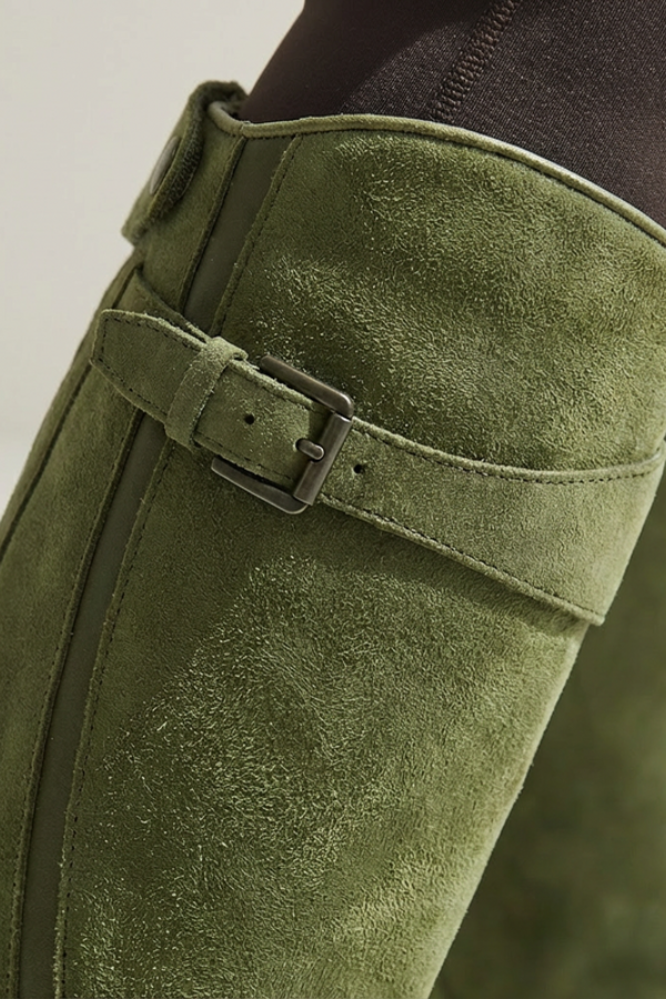 Elegant knee-high boots for women, showcasing fall fashion and a reliable stable sole for daily wear.
