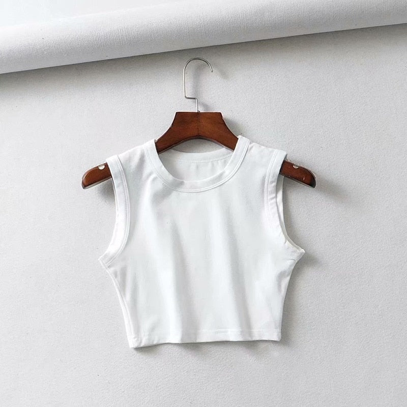 Lightweight women's crop top, sleeveless for cool summer wear. Ideal for casual daily fashion.