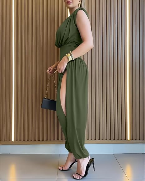 Modern women's sleeveless romper with a flattering high waist and unique balloon leg style. Versatile fashion.