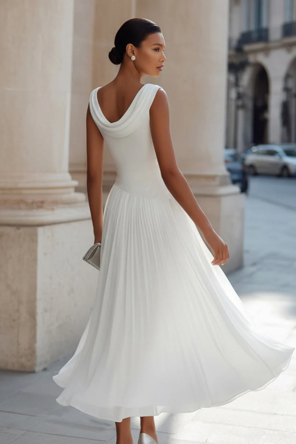 Stylish women's sleeveless midi dress. A-line cut, perfect for elegant summer parties, formal events, or chic outings.
