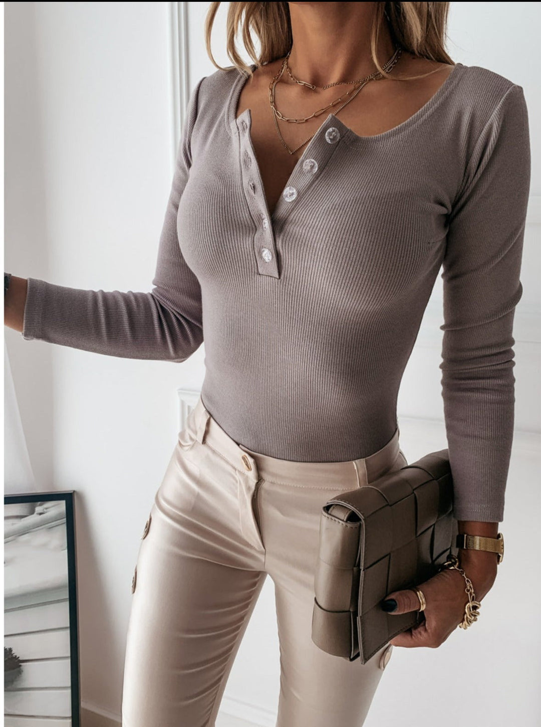 Slim-fit women's ribbed long sleeve button-up top, an essential for spring outfits & everyday fashion.