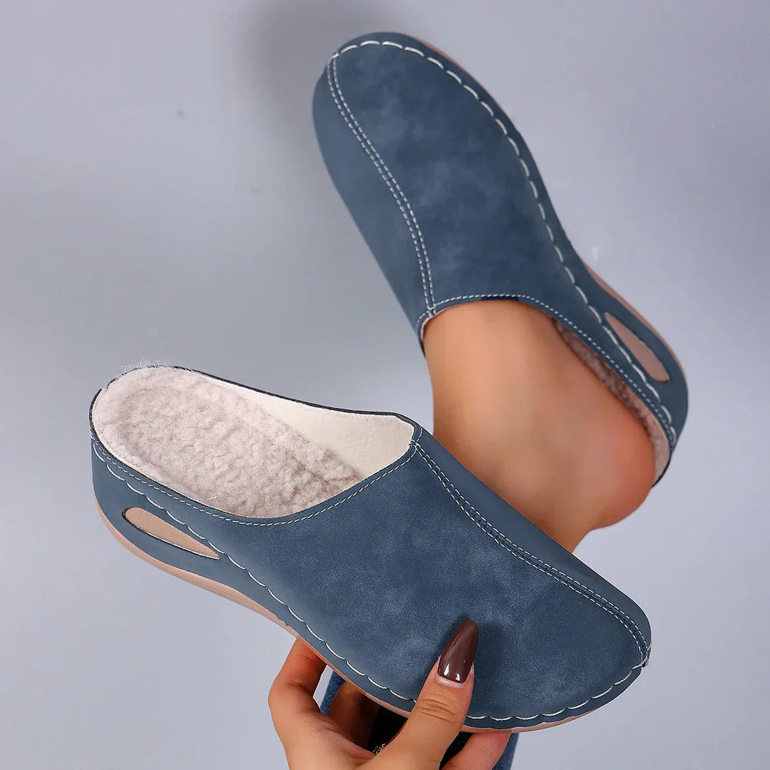 Women's slip-on comfort clogs, lightweight & cushioned for all-day wear. Perfect casual footwear.