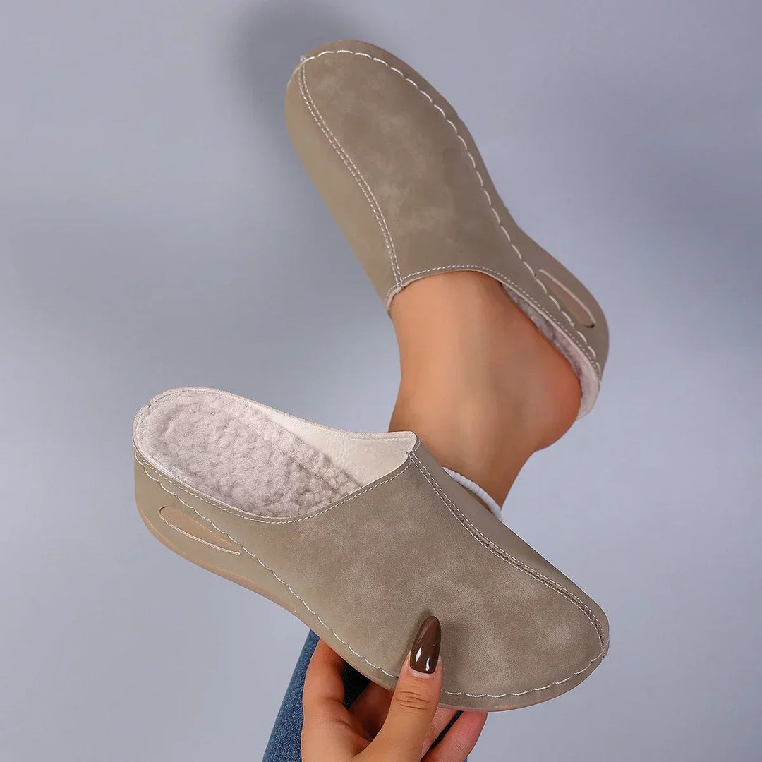 Easy wear women's comfort clogs, slip-on for all-day support. Lightweight casual indoor outdoor shoes.