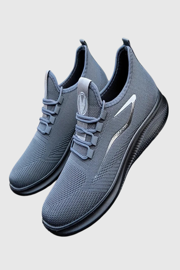 Versatile women's activewear sneakers, ideal for gym, sports, or daily errands.