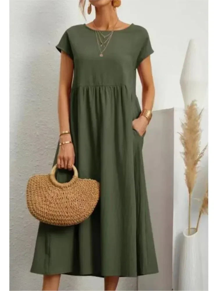 Elegant women's smock waist maxi dress with short sleeves, ideal for vacation or a relaxed summer day.