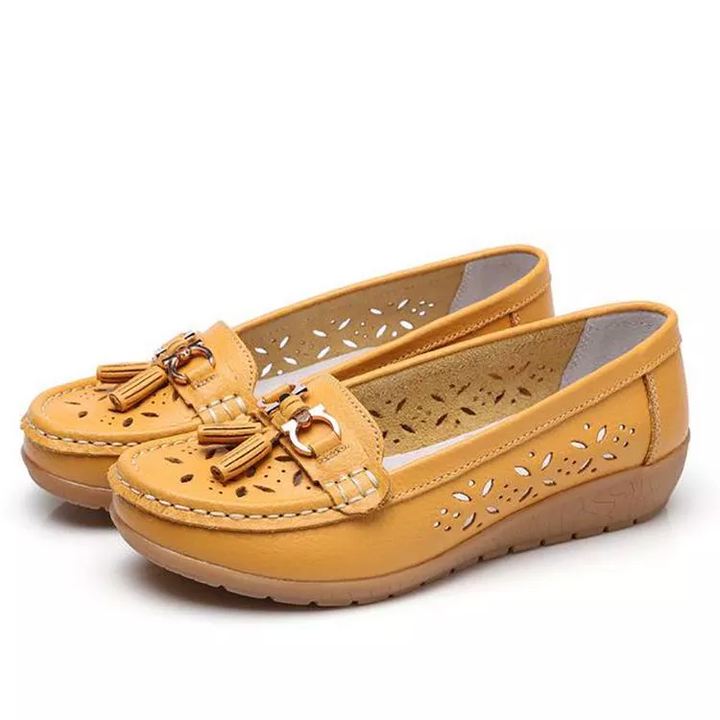 Everyday comfort: Women's soft, breathable moccasin sandals with arch support for summer.
