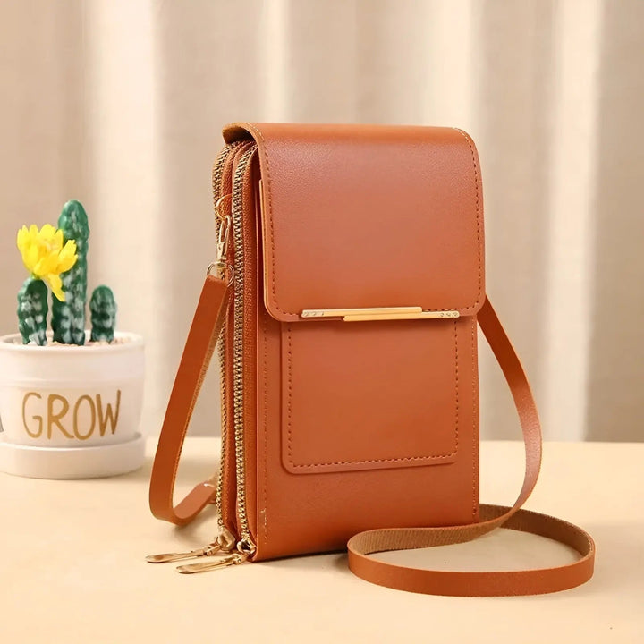 Comfortable women's anti-theft shoulder bag in soft leather. Ideal secure handbag for daily commute.
