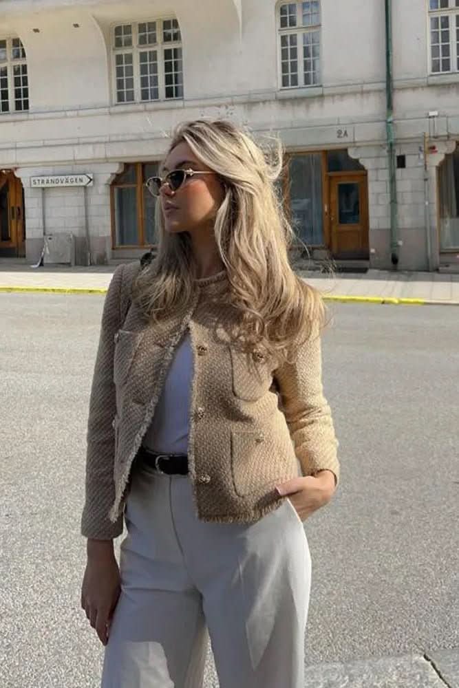 Chic women's tailored blazer. Ideal for business attire, formal events, or a polished smart casual outfit.