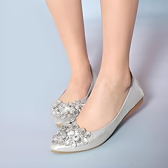 Chic women's ballet flats with glittering rhinestones & a comfortable, foldable design for easy travel.