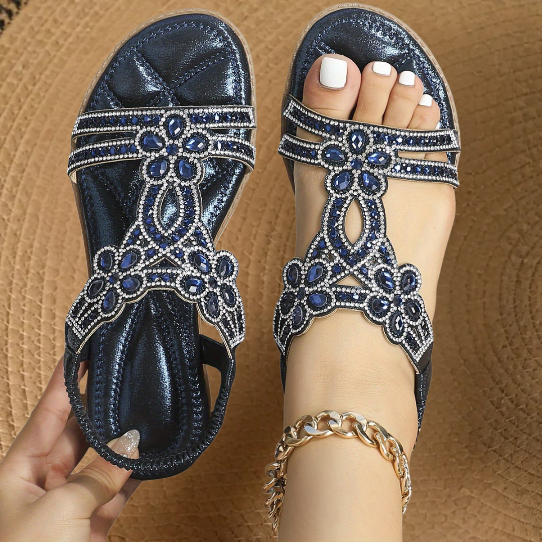 Fashionable women's rhinestone flat sandals, a must-have for summer and resort wear.