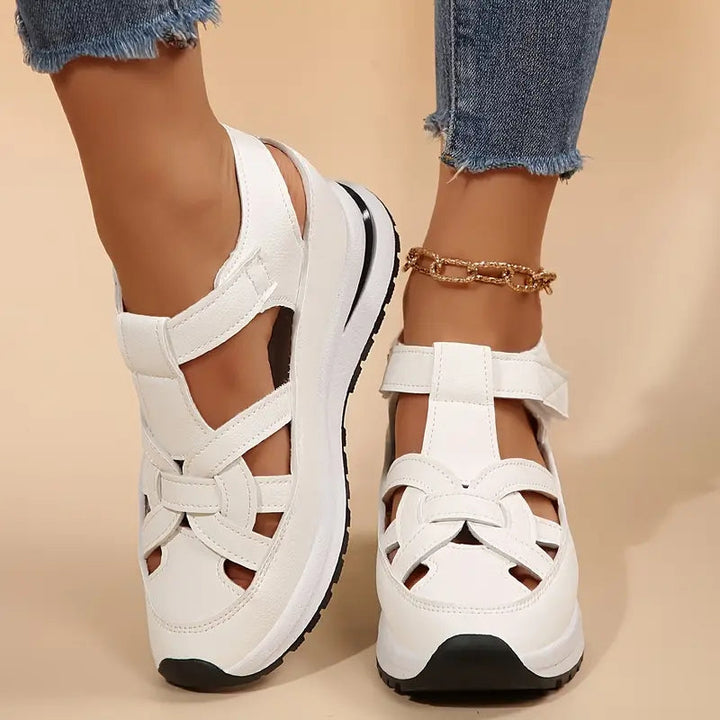 Women's sporty platform sandals with stylish cutout straps, ideal for comfortable summer wear.