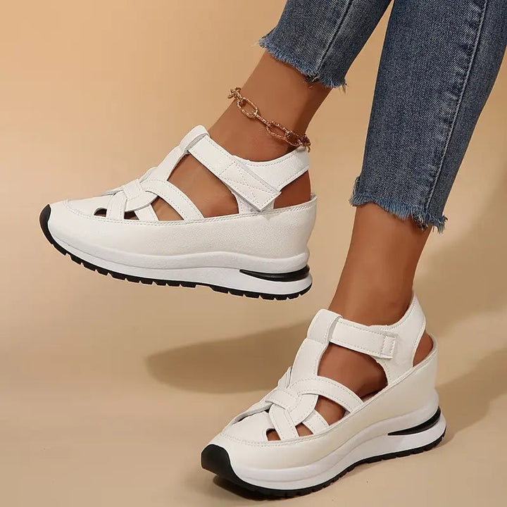 Comfortable women's platform sandals with adjustable straps & open toe design for everyday summer style.