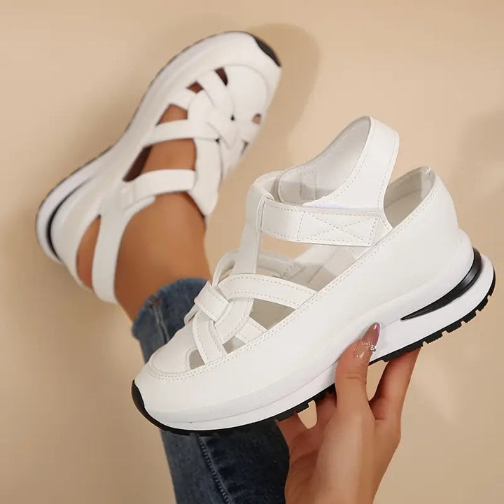Versatile women's platform sandals for summer, offering sporty comfort & modern cutout strap design.
