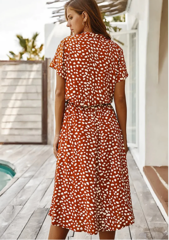 Versatile women's spotted midi dress, button-down V-neck. Perfect for spring casual or elegant looks. Flowy.