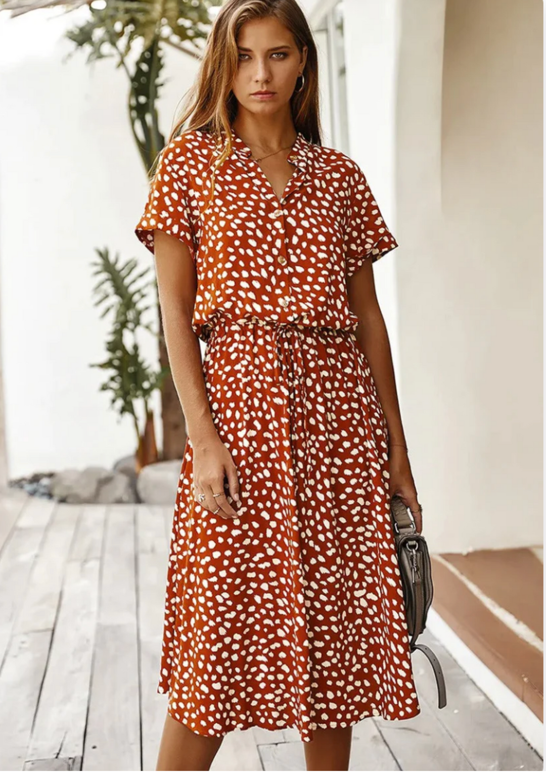 Casual women's spotted midi dress, perfect for summer outings. Features a V-neck and comfortable, relaxed fit.