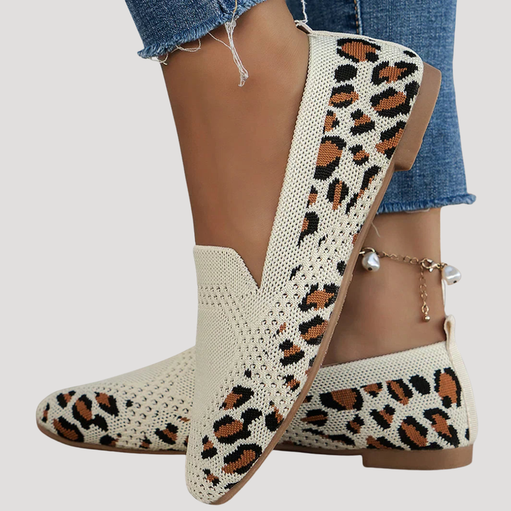 Everyday women's comfortable breathable knit square toe slip-on flats for casual wear.