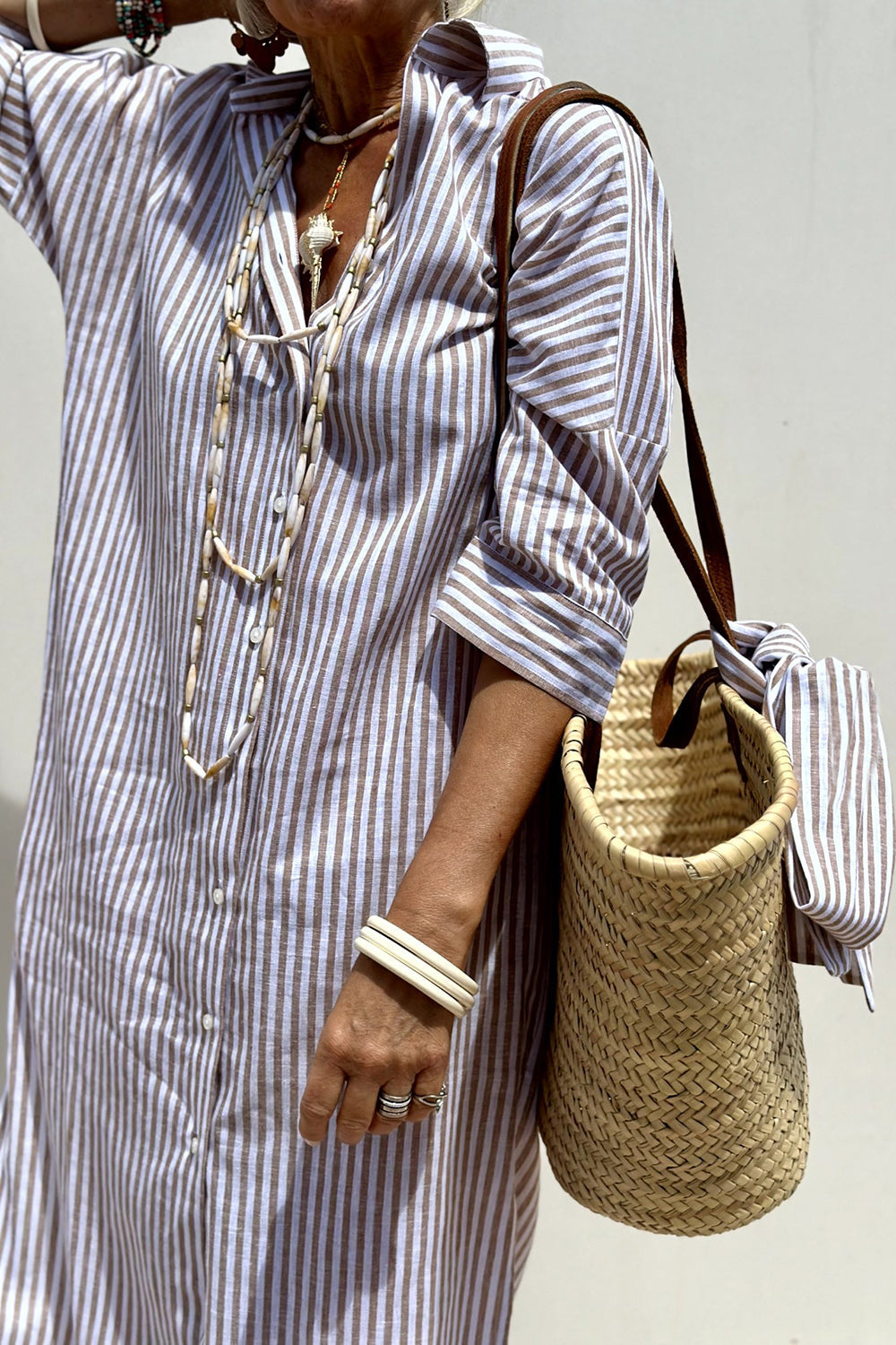 Versatile women's striped collared button-down midi dress, featuring an oversized fit for everyday elegance.