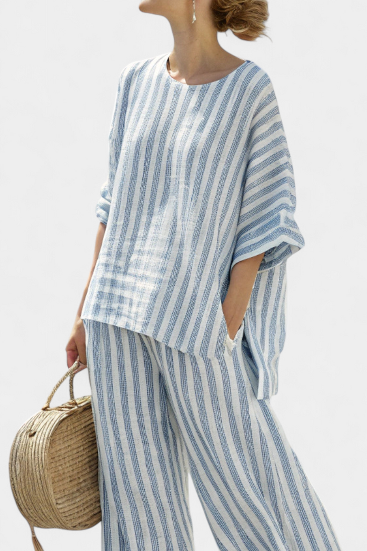 Striped oversized top with batwing sleeves & wide-leg cropped pants. Stylish women's two-piece casual summer set.