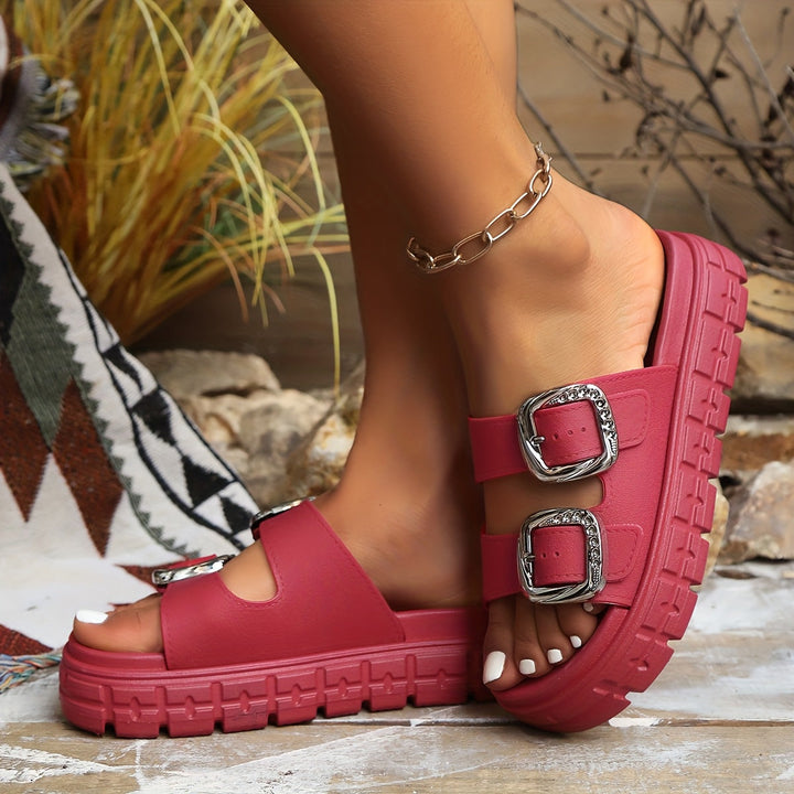 Effortless women's stylish casual sandals, lightweight summer footwear for chic everyday comfort.