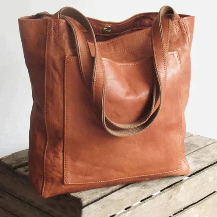 Women's stylish crossbody shoulder bag in a versatile design, perfect for everyday use.