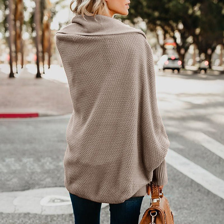 Oversized women's fashion cardigan, designed for maximum comfort and sophisticated style.