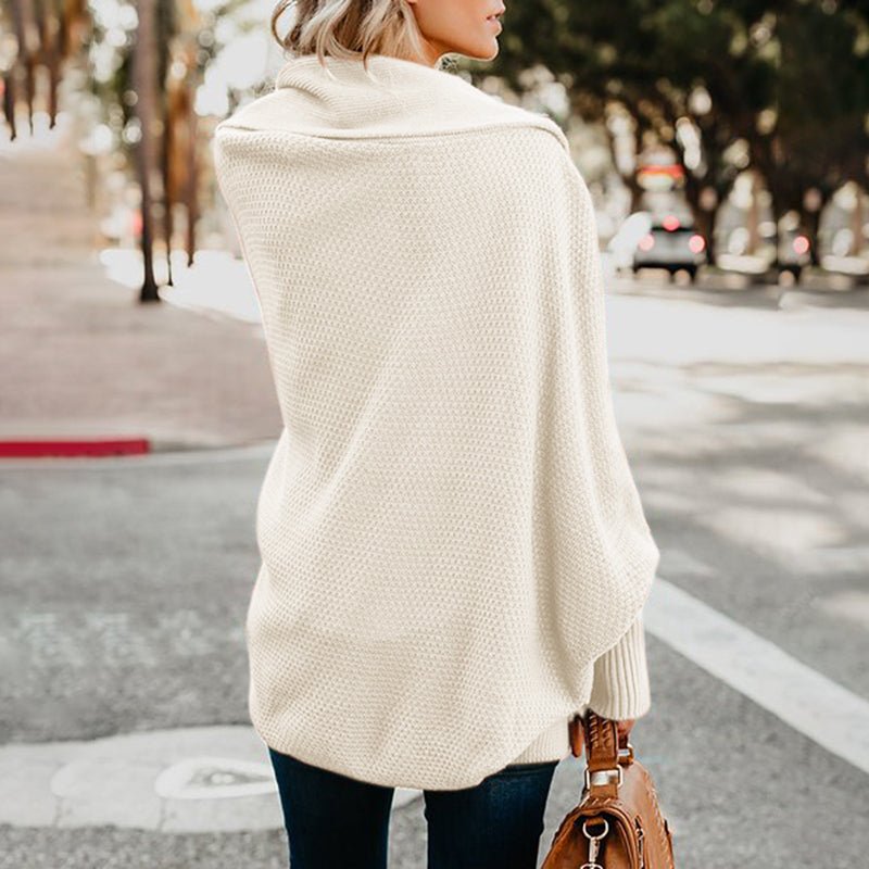Elegant oversized women's cardigan, a stylish and cozy outerwear piece for any occasion.
