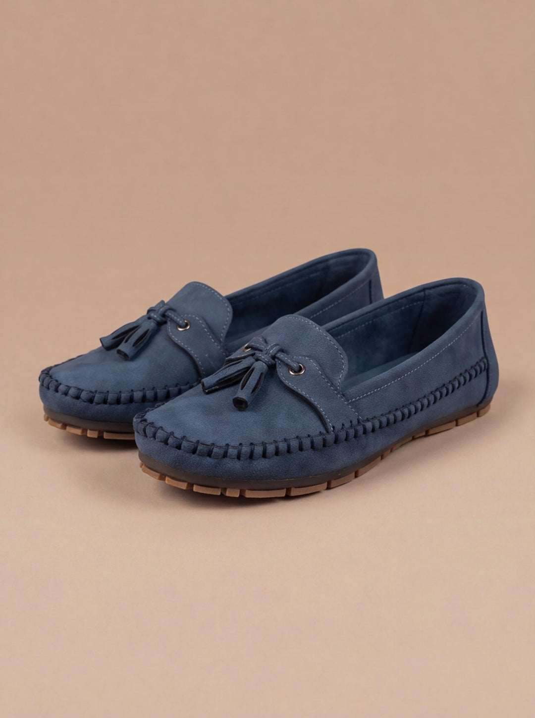 Women's stylish tassel moccasin loafers, comfortable slip-on flats for everyday fashion.