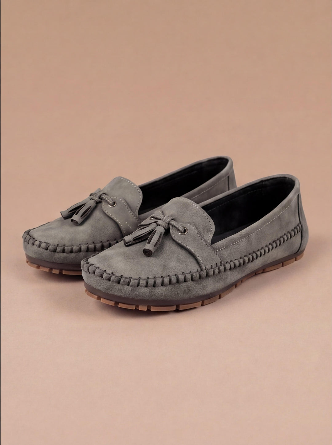 Versatile women's tassel moccasin loafers, ideal comfortable slip-on flats for various casual styles.