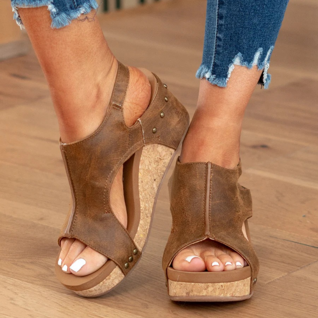 Open-toe wedge sandals for women, comfortable and stylish summer shoes for everyday fashion.