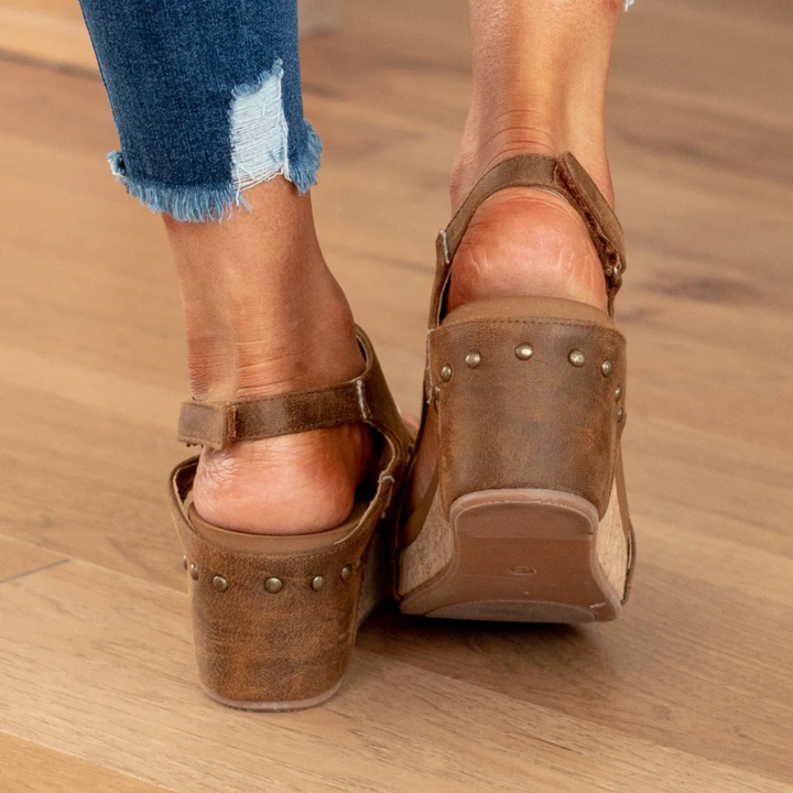 Elegant women's wedge sandals, comfortable summer shoes for versatile and fashionable wear.