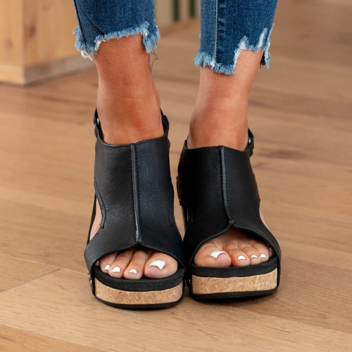 Stylish women's wedge sandals, essential summer footwear for comfort and versatile fashion.