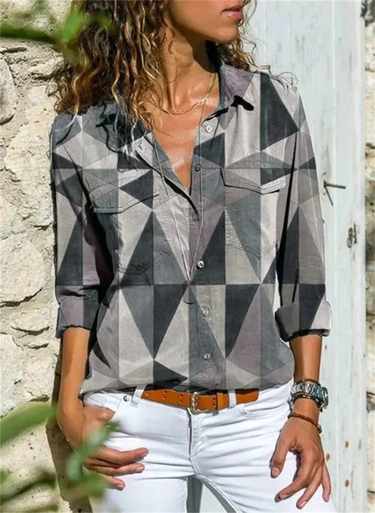 Elegant women's summer blouse, relaxed fit, ideal for a comfortable yet chic casual style.