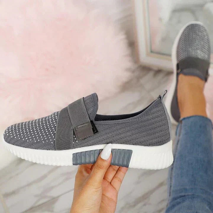 Women's walking slip-on sneakers, ideal for daily wear, light activity, and enhanced comfort.
