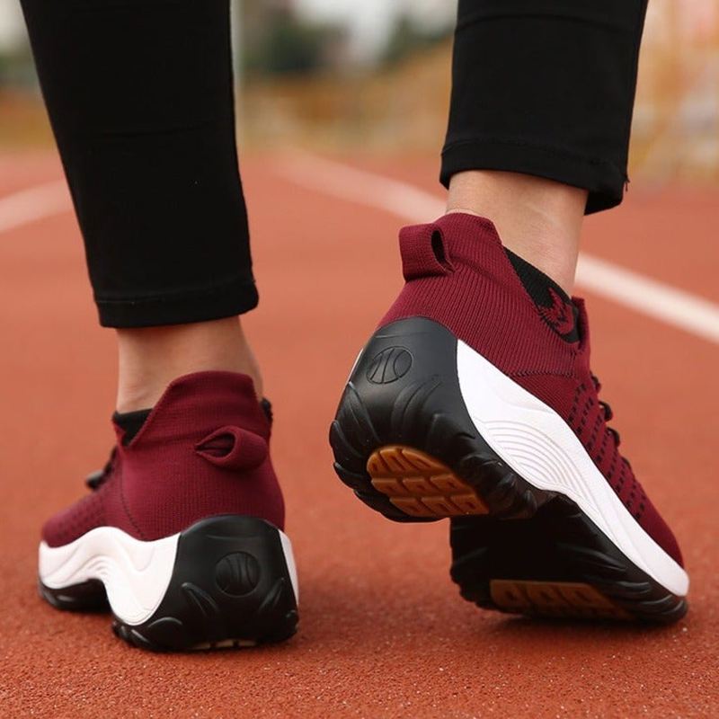 Everyday women's walking shoes with responsive cushioning and arch support.
