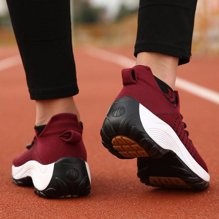 Everyday women's walking shoes with responsive cushioning and arch support.