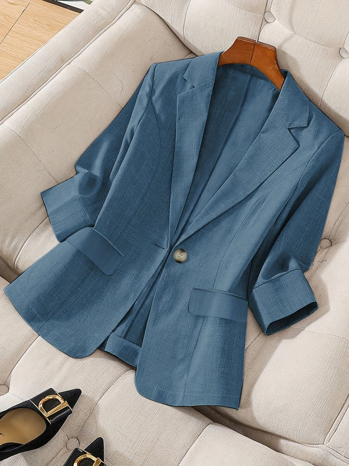 Elegant 3/4 sleeve detail on the women's tailored blazer, ideal for versatile styling.