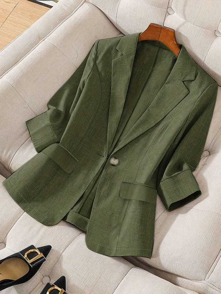 Open, grey women's cropped blazer over a top, perfect for a relaxed business casual outfit.