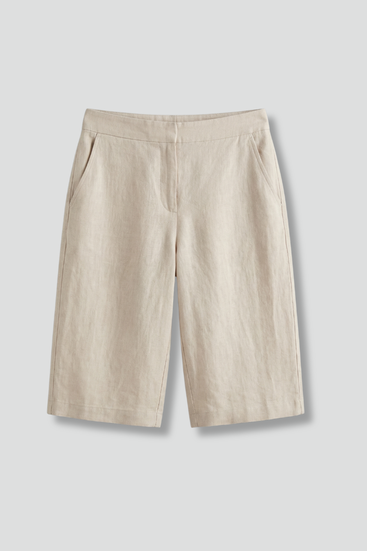 Women's tailored knee-length shorts with a flat front and wide leg. Elegant summer wear with slash pockets.
