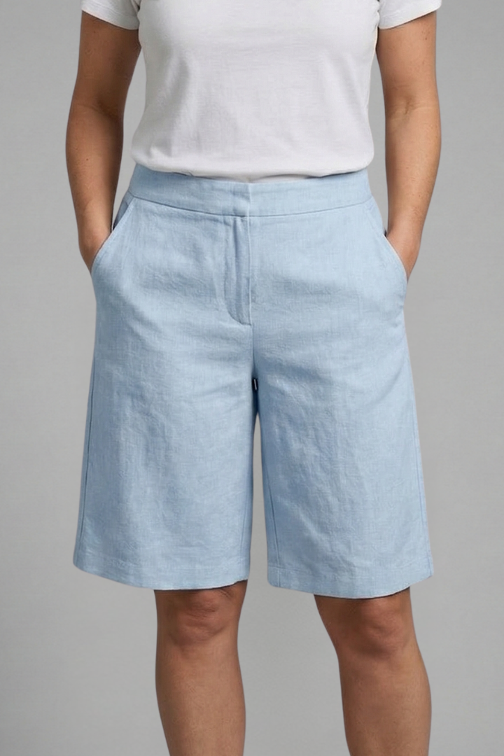 Women's knee-length tailored shorts, flat front with wide leg and slash pockets. Ideal for summer casual chic.