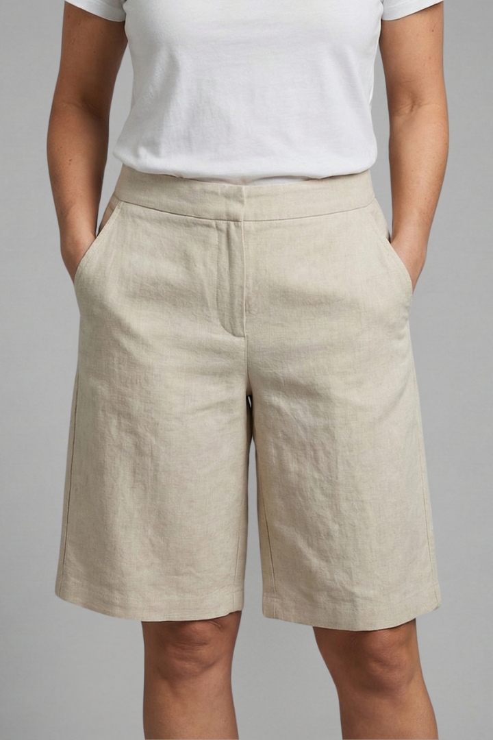 Elegant women's flat front knee-length shorts featuring practical slash pockets. Perfect for versatile summer styling.