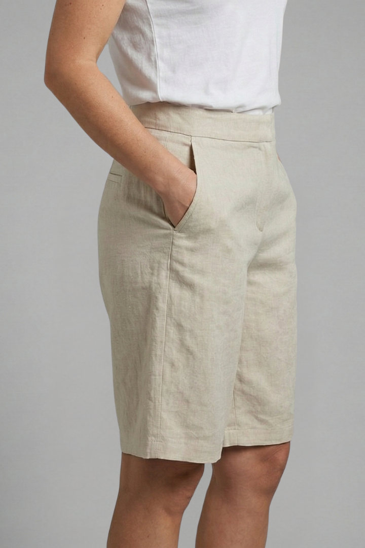 Versatile women's tailored knee-length shorts, ideal for summer. Flat front design offers casual chic style.
