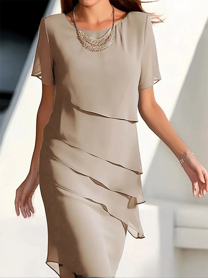 Versatile women's tiered midi dress. Flowing design, short sleeves, round neck. Ideal for spring fashion, casual, or party wear.