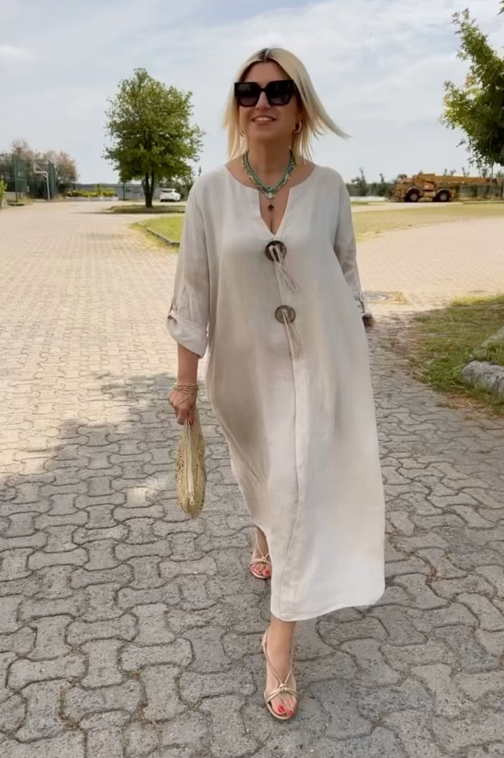 Chic women's tunic dress with a relaxed fit. Ideal for casual everyday wear, offering comfort & versatility.