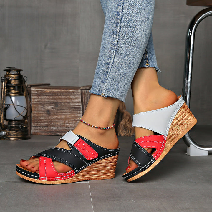 Women's two-tone wedge summer slides, trendy slip-on casual sandals with open-toe design.