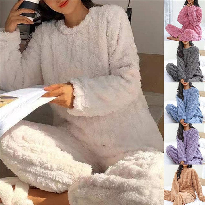 Cozy women's loungewear set. Ultra-soft pajamas perfect for warm sleepwear & relaxing at home.